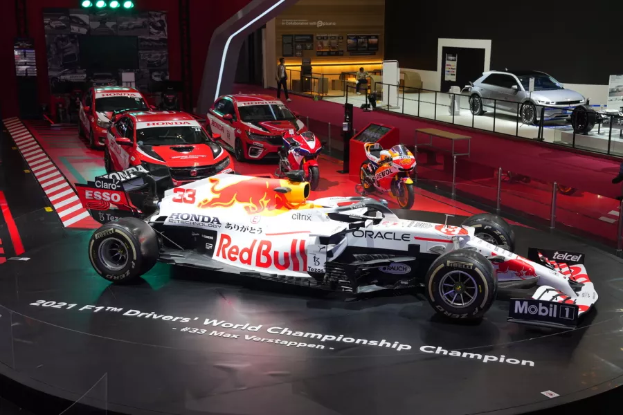 Honda Tampilkan Teknologi Turbo Hybrid Lewat Mobil Balap Formula 1 Red Bull Racing Honda di GIIAS 2022
