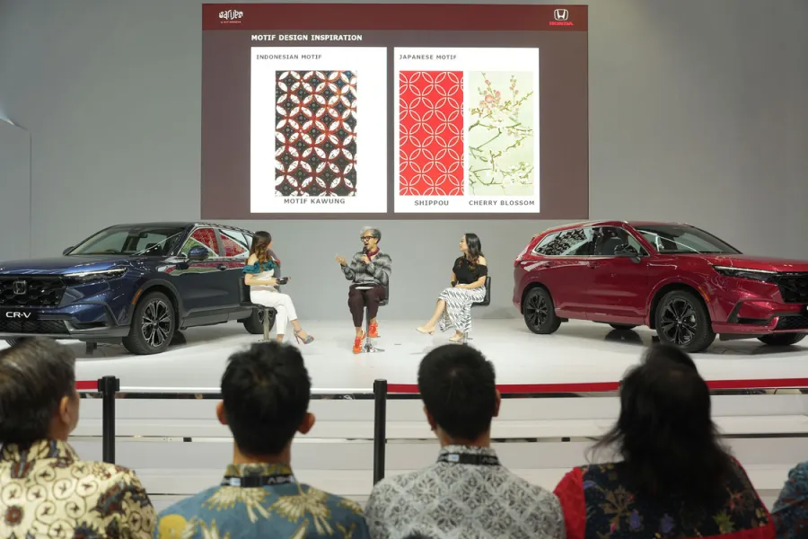 Bertepatan Dengan Hari Kemerdekaan di GIIAS 2023, Honda Luncurkan Seragam Beraksen Tenun Ikat Untuk Wiraniaga