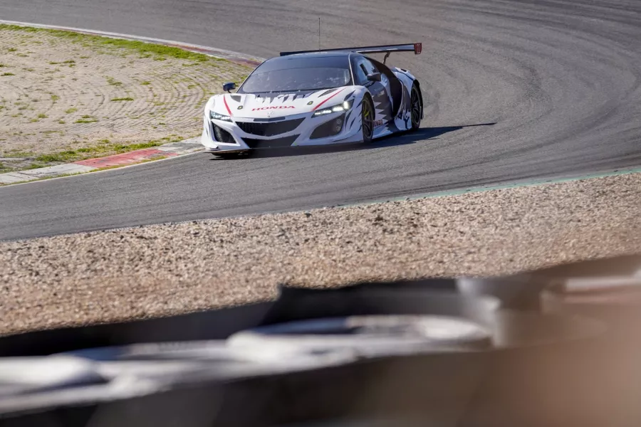 Yuki Tsunoda Jajal Mobil Balap Honda NSX GT3 Evo di Sirkuit Nürburgring