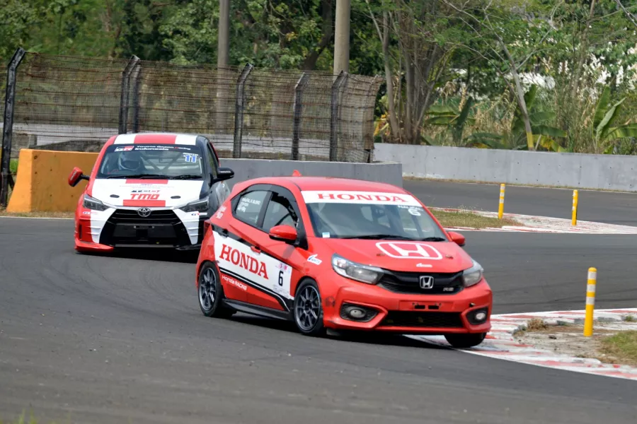 Andalkan Honda Brio, Naufal Rafif Busro Raih Kemenangan di Kejurnas ITCR 1.200 Seri Keempat di Sirkuit Sentul